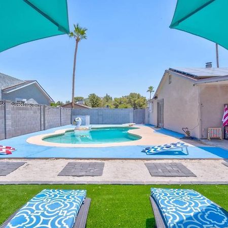Villa Fab Phx Getaway W/ Pool & Fire Pit à Phoenix Extérieur photo