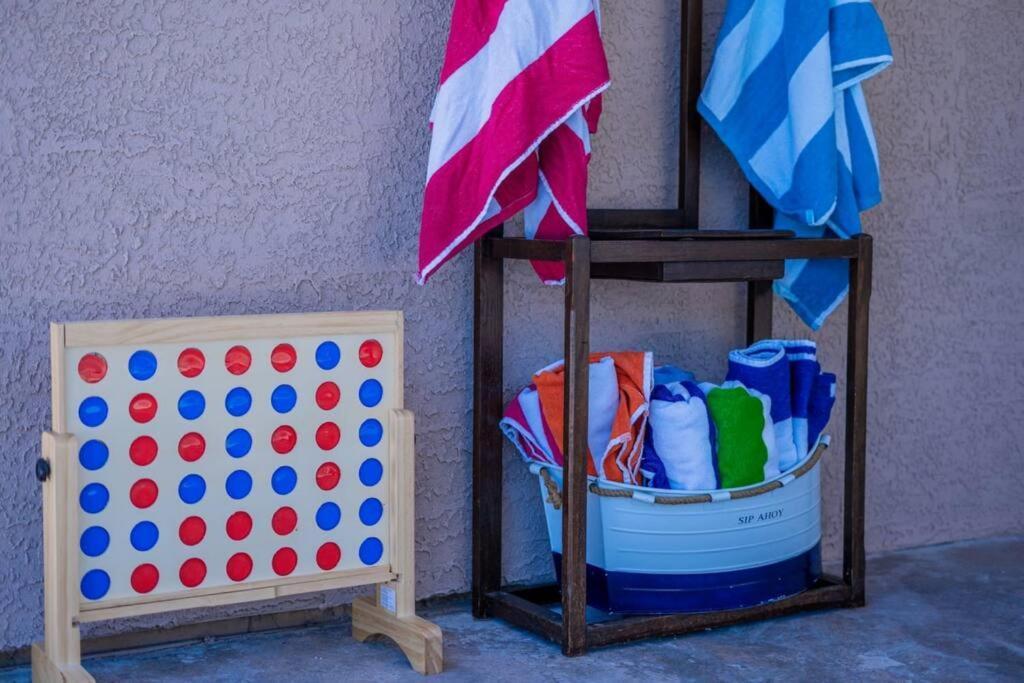 Villa Fab Phx Getaway W/ Pool & Fire Pit à Phoenix Extérieur photo