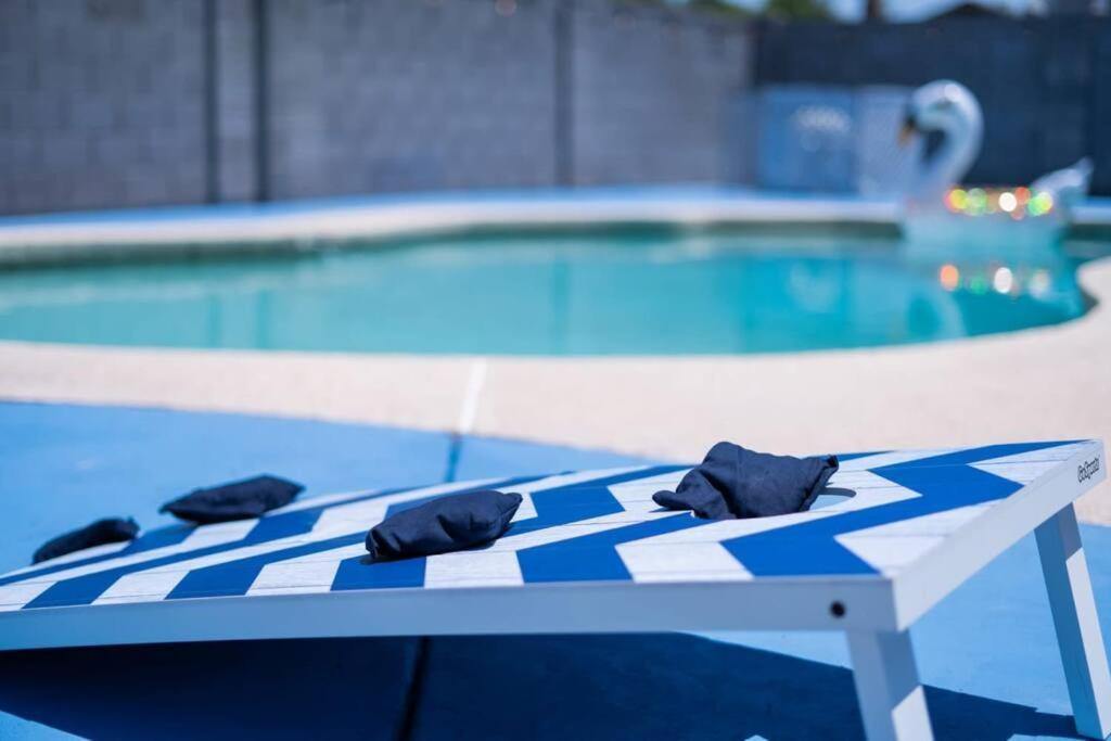 Villa Fab Phx Getaway W/ Pool & Fire Pit à Phoenix Extérieur photo