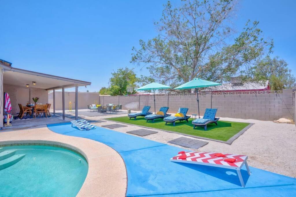 Villa Fab Phx Getaway W/ Pool & Fire Pit à Phoenix Extérieur photo