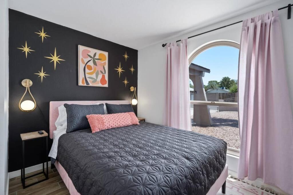 Villa Fab Phx Getaway W/ Pool & Fire Pit à Phoenix Extérieur photo