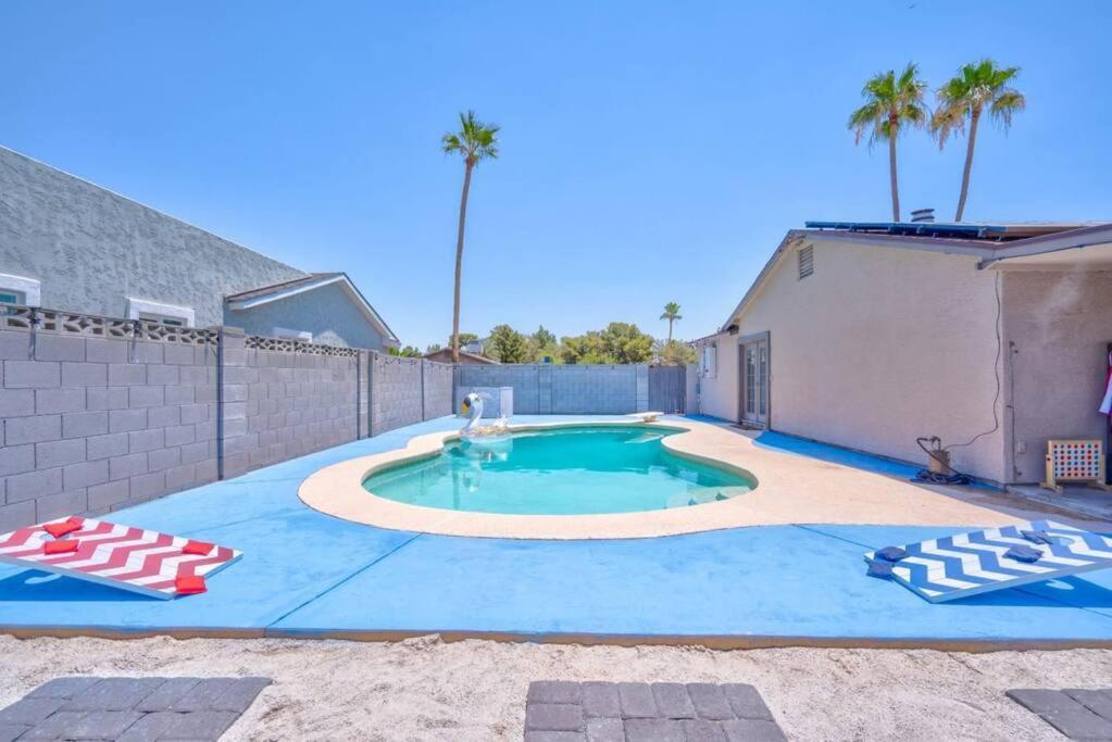 Villa Fab Phx Getaway W/ Pool & Fire Pit à Phoenix Extérieur photo
